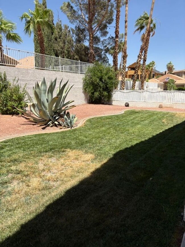 Building Photo - Furnished Home in Sante Fe Vistas- Short T...