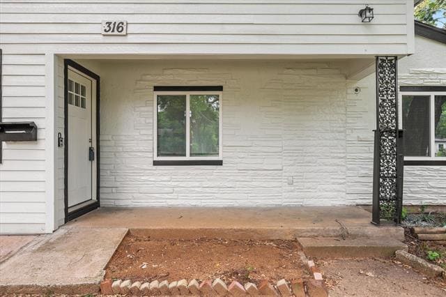 Building Photo - 316 Thompson St