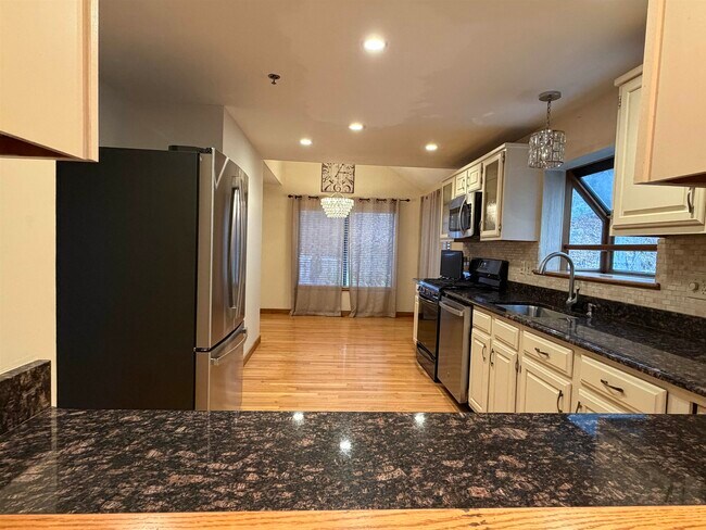 Building Photo - 17 Bayberry Dr