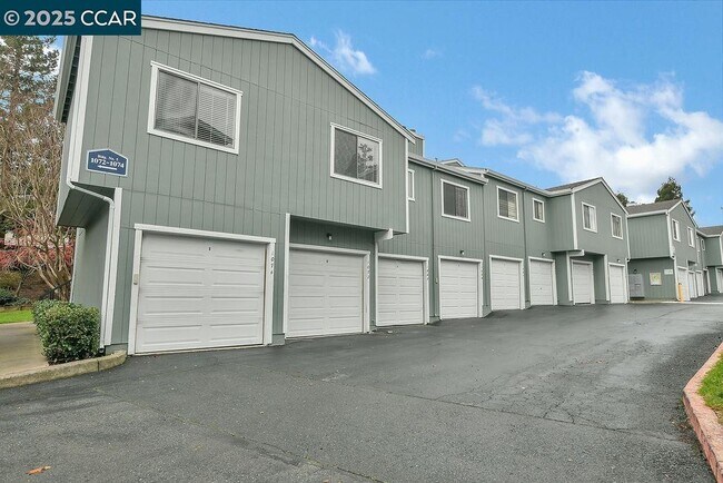 Building Photo - 1072 Maywood Ln