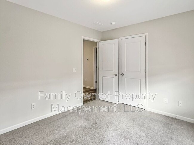 Building Photo - 242 Dunlin Dr