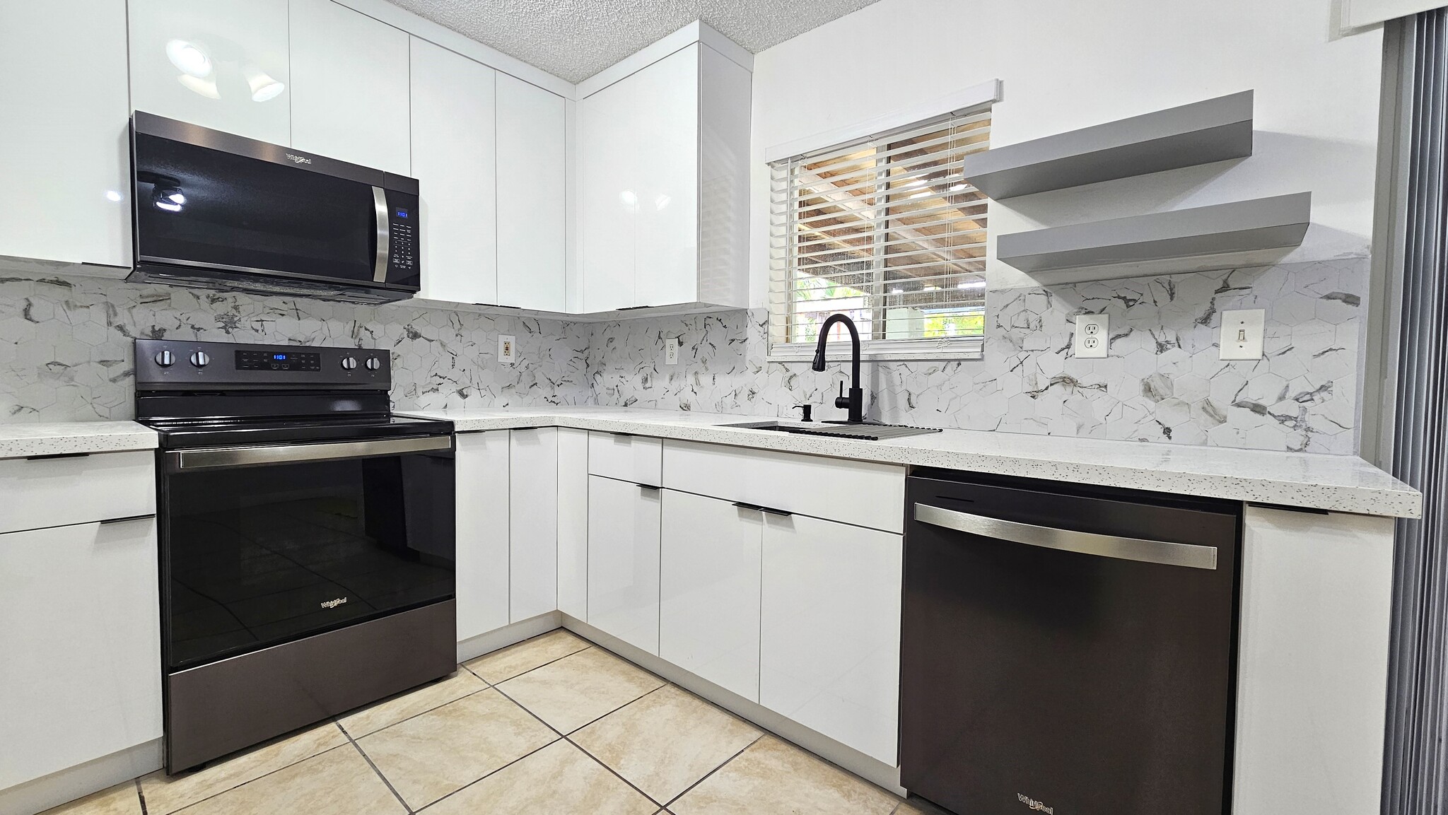 Building Photo - 10611 SW 170th Ter