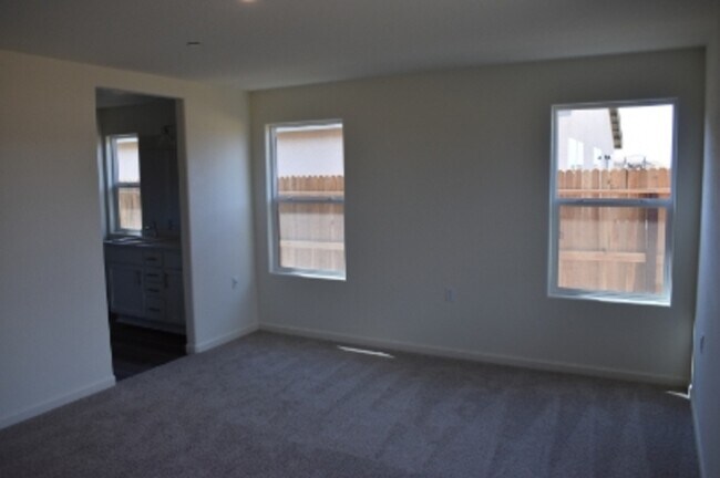 Building Photo - 641 Marshall Ln