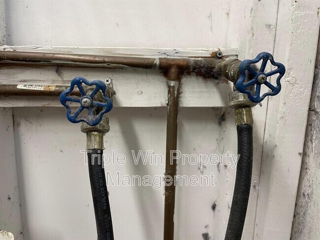 Building Photo - 1105 S Waterford Dr