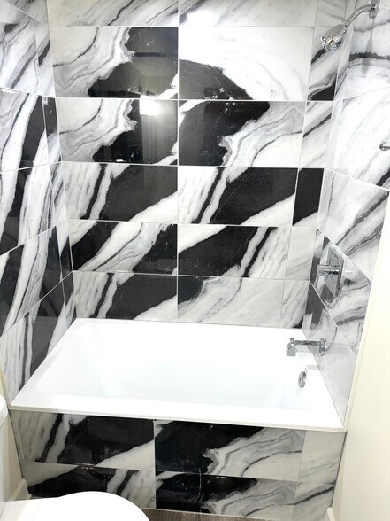 Building Photo - 10351 Cambridge St