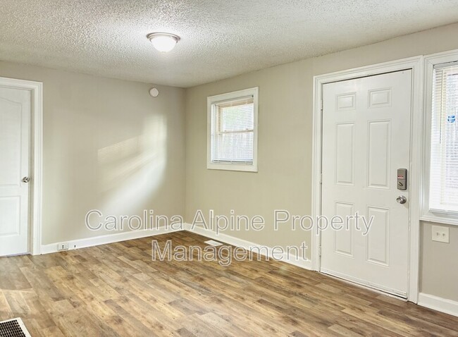 Building Photo - 131 Lindsey St