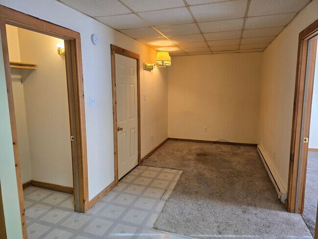 Building Photo - 518 Moen Ave