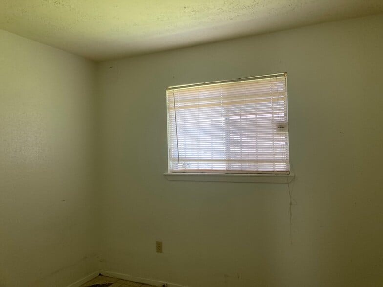 Building Photo - 7750 Water Park Ln