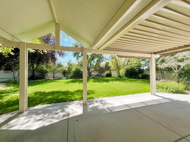 Building Photo - 5 Bed 3 Bath Bridge Tower Beauty