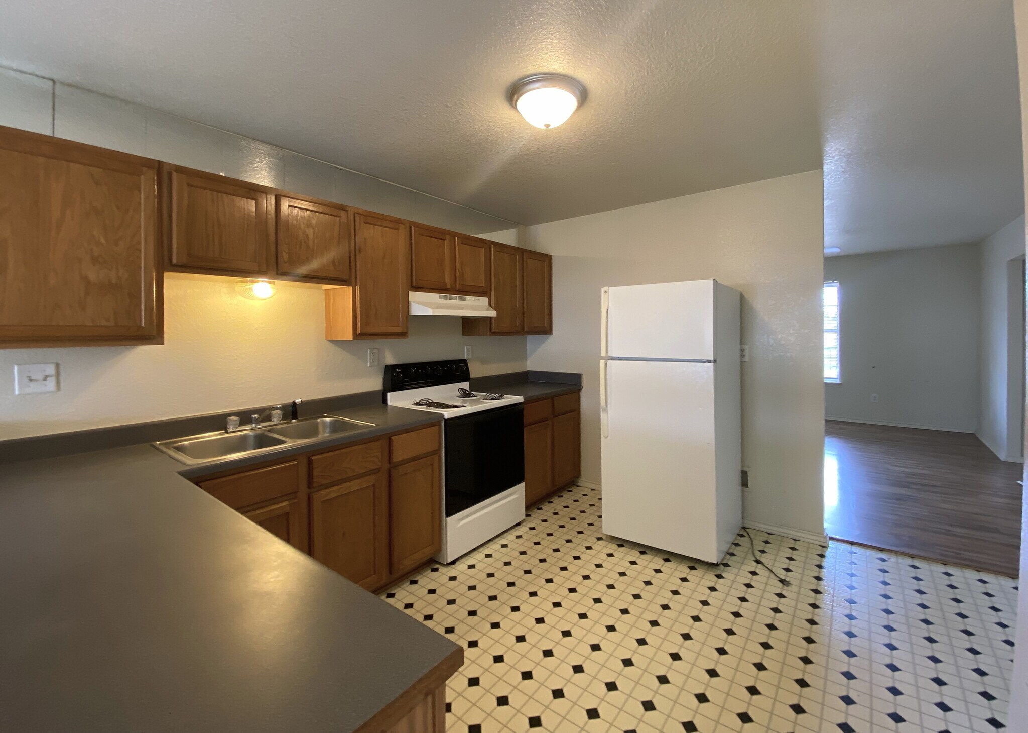 Building Photo - 2801 Cantabrian Dr