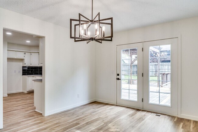 Building Photo - Completely renovated 4 bedroom, 3 bathroom...