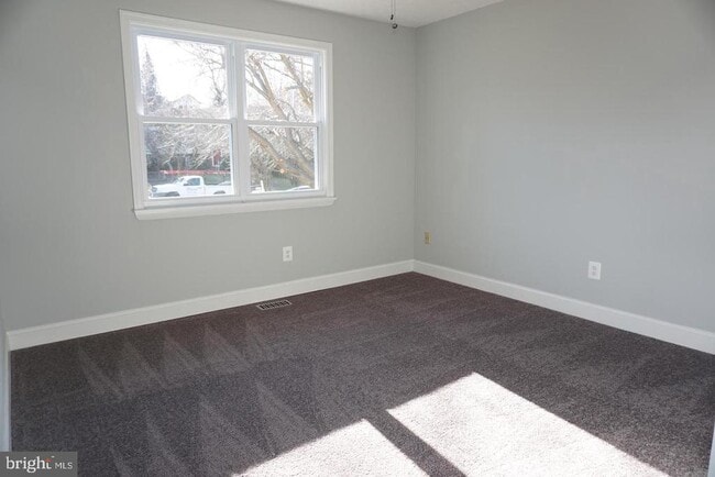Building Photo - 295 Overleaf Ct