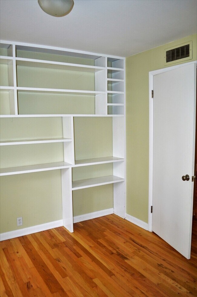 Building Photo - Charming 3 Bed/1.5 Bath in Desirable College Heights Location!