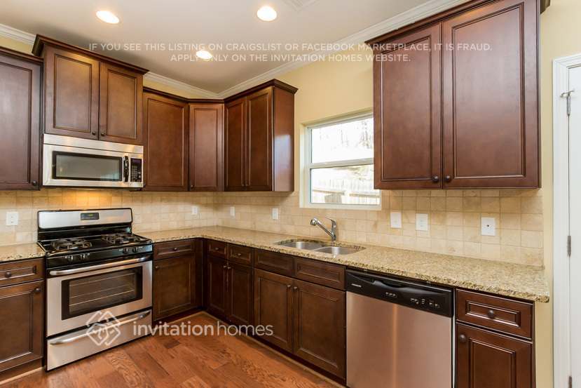 Building Photo - 1313 Invermere Dr SE