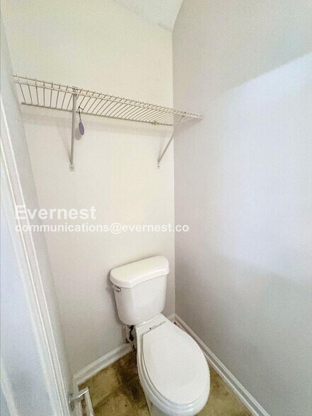 Building Photo - 8646 Thomas Ln