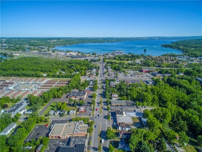 Building Photo - 205 Lakeshore Dr