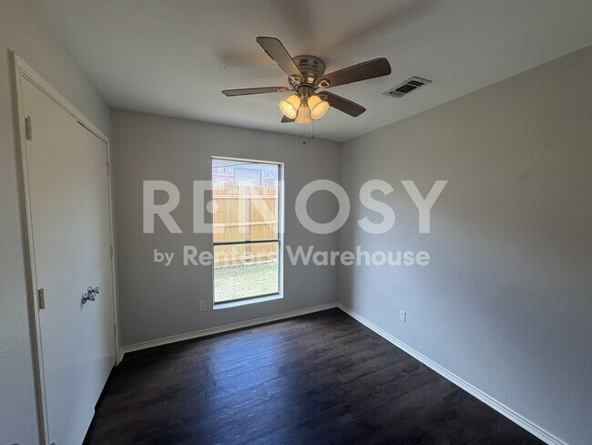 Building Photo - 10258 Maverick Dr