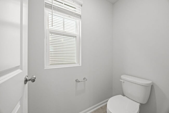 Building Photo - Charming 3BD/2.5BA Located In raleigh NC!!!