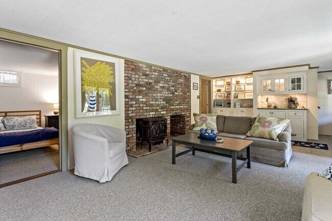 Building Photo - 53 Bayberry Ln