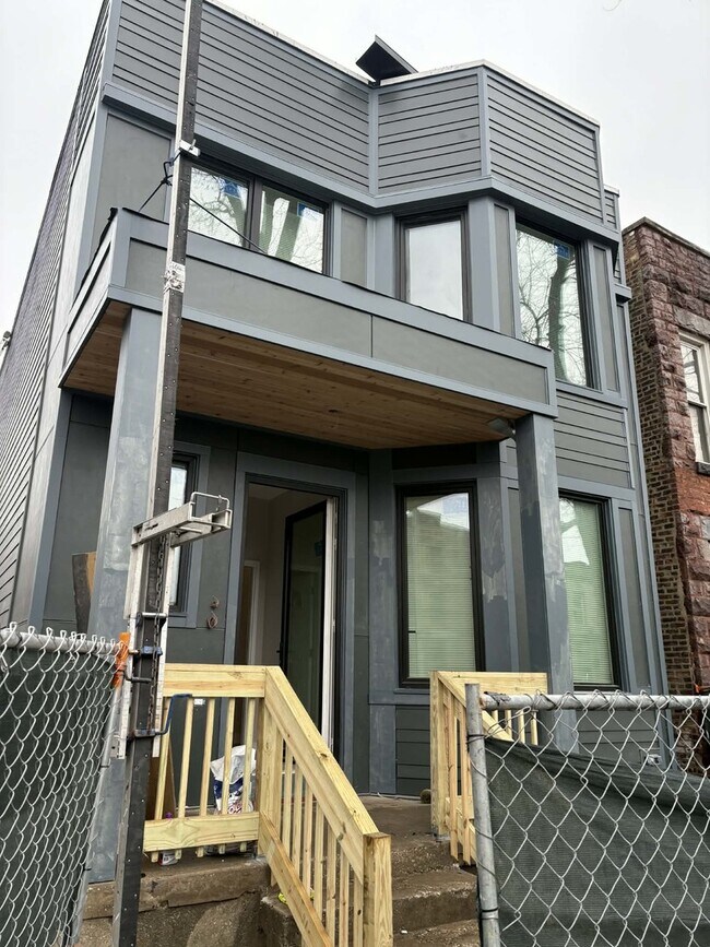 Building Photo - 6321 S Eberhart Ave