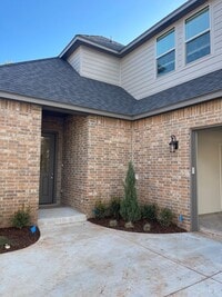 Building Photo - 3 bedroom with 2.5 bath in The Enclave