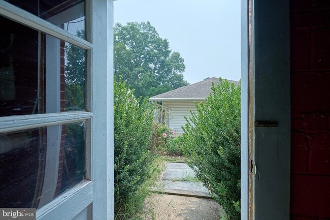 Building Photo - 2924 Gracefield Rd