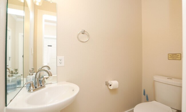 Building Photo - 3535 Mt Pleasant St