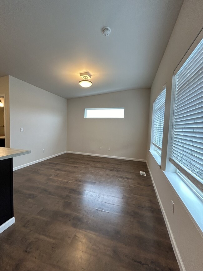 Building Photo - 150 Willow View Circle