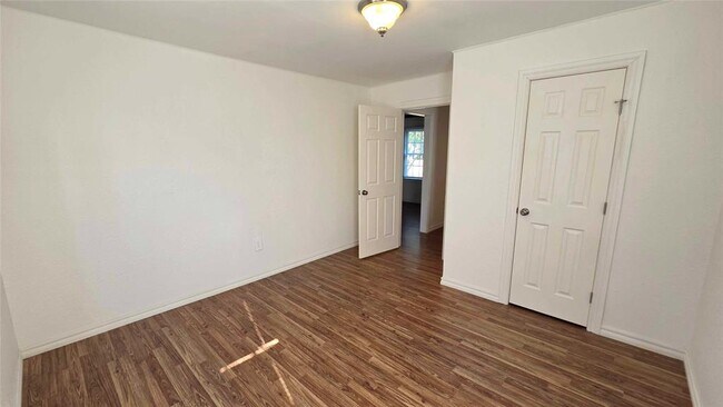 Building Photo - 605 NW 50th St