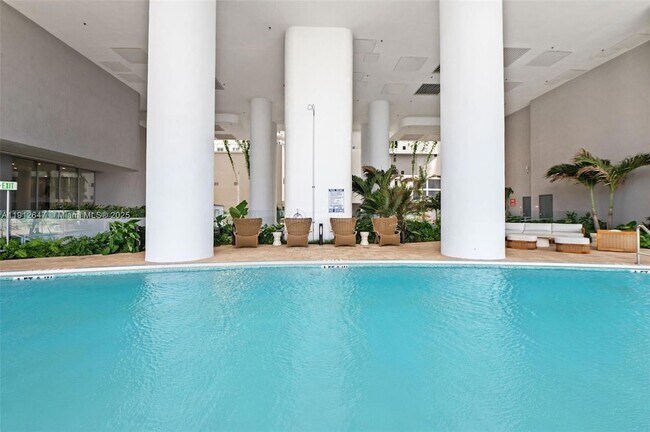 Building Photo - 700 NE 24th St