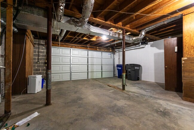 Building Photo - 605 Bonnie Bell Ln