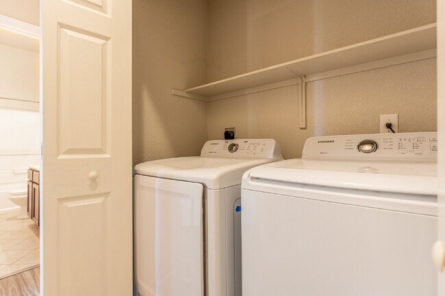 Building Photo - 9802 Vandenberg Way