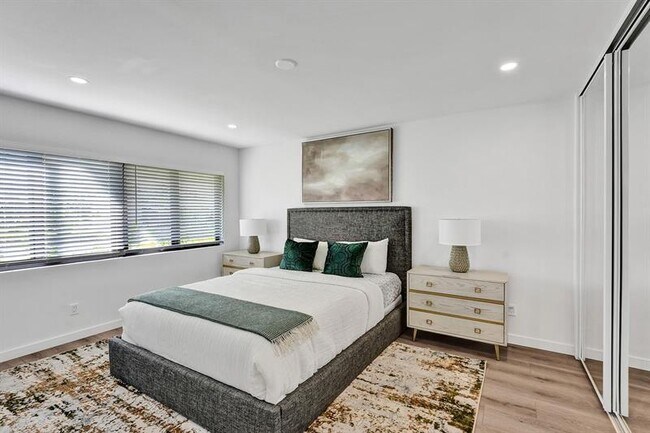 Building Photo - 5501 NE 18th Terrace