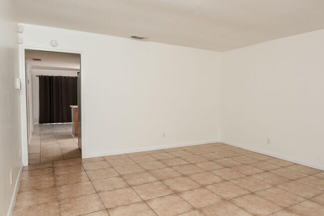 Building Photo - 1253 White Pine Dr