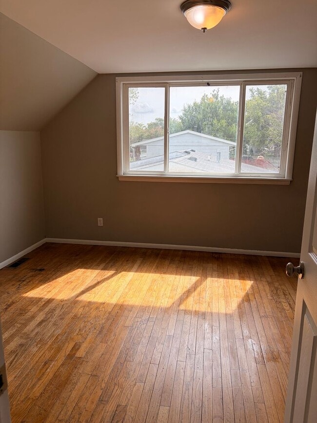 Building Photo - South Side-  4Bed/2 Bath Home