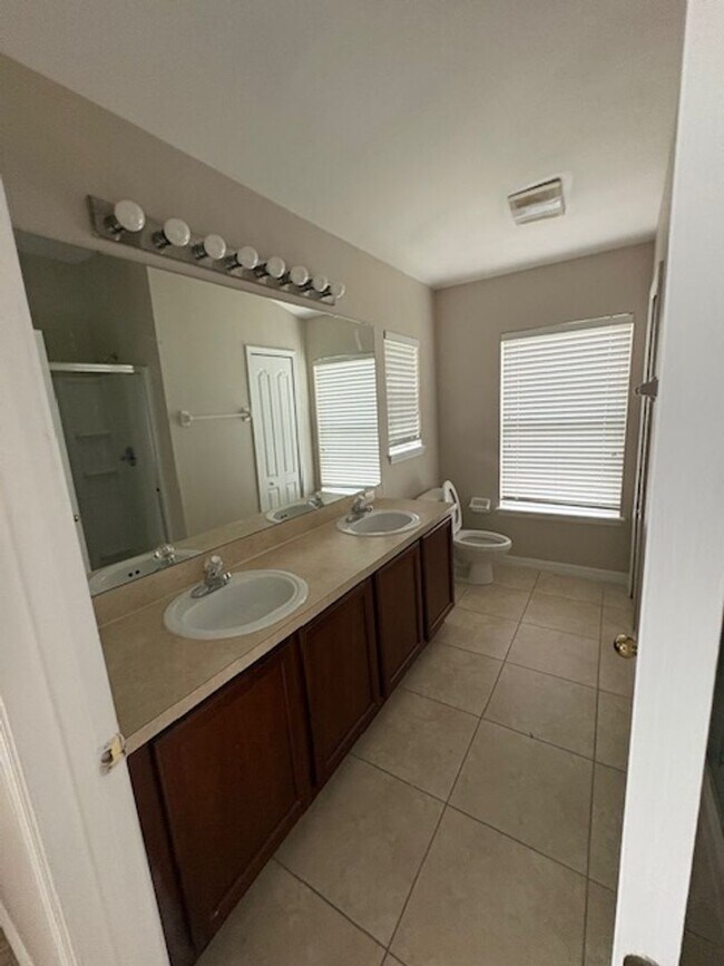 Building Photo - **Beautiful 3/2.5 Townhome in Lake Nona**