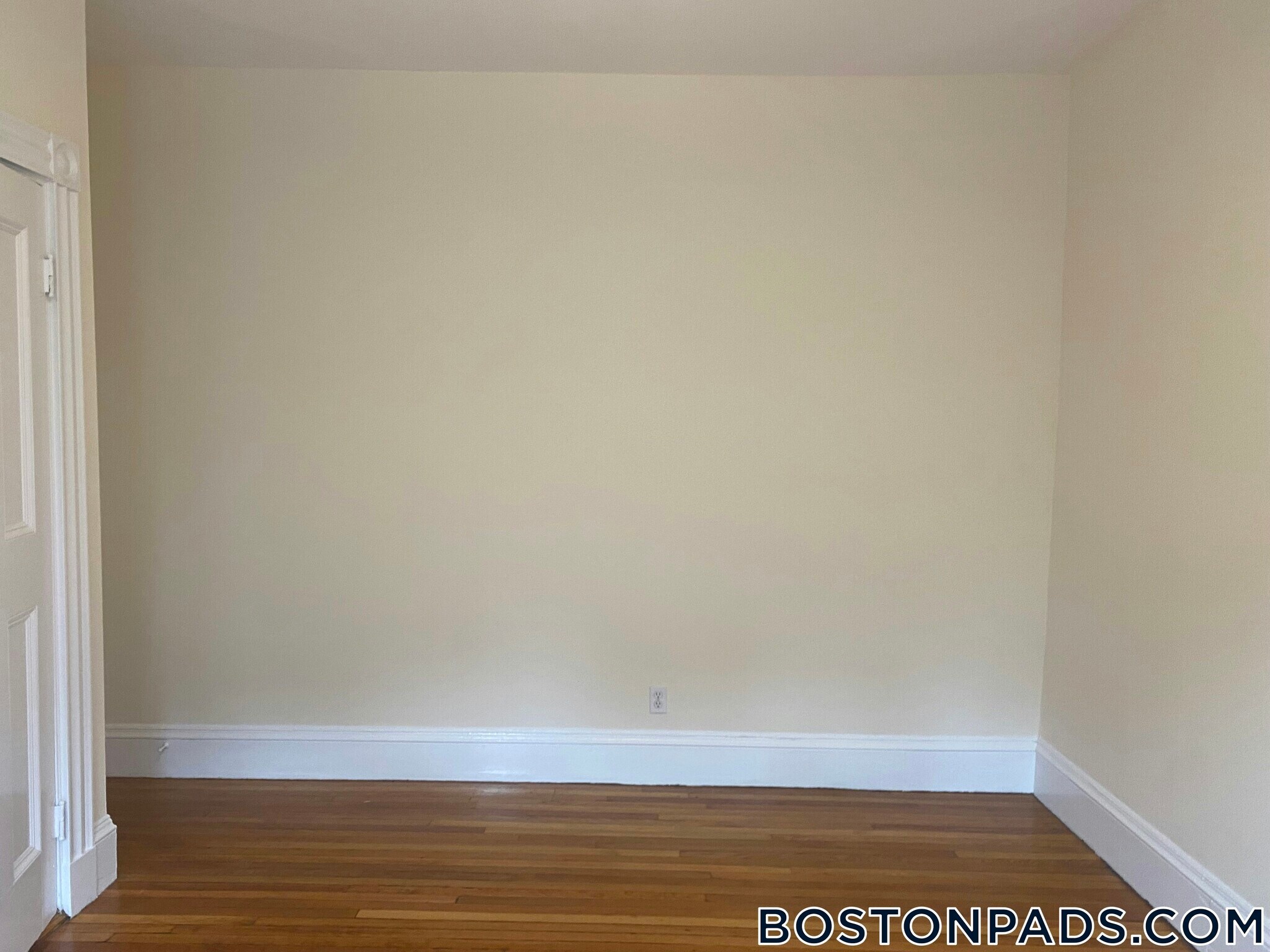 Building Photo - 504 Beacon St