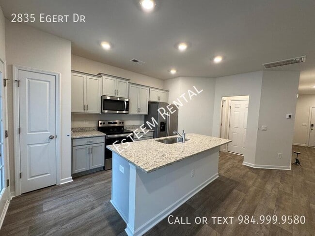 Building Photo - 2835 Egert Dr