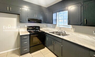 Building Photo - 1100 Cotton Ave SW