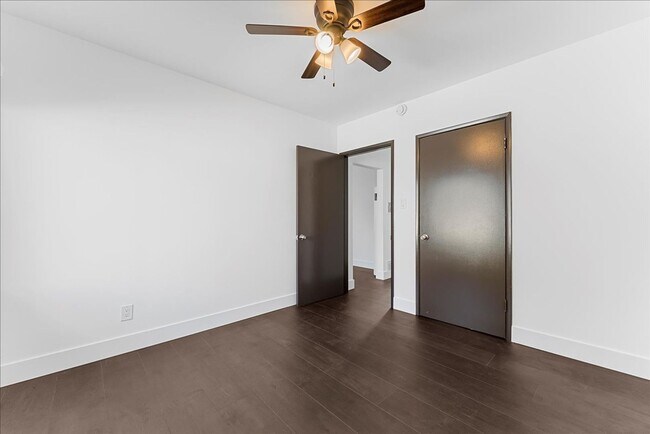 Building Photo - 107 S Aviation Blvd