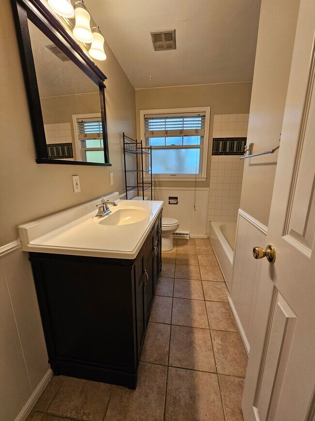 Building Photo - Virginia Village 4 Bed 3 Baths Large Yard Attached Garage Super Spacious!