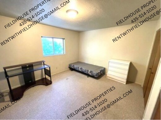 Building Photo - 682 E 800 N