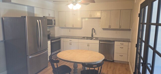 Building Photo - 2906 Cabrillo Cir