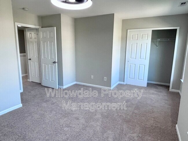 Building Photo - 624 Piper Stream Cir