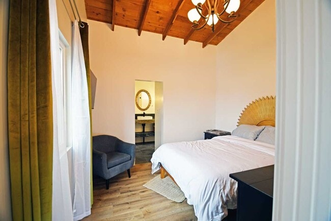 Building Photo - 117 Kenneth St