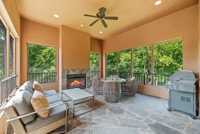 Building Photo - 493 Hazel Ave