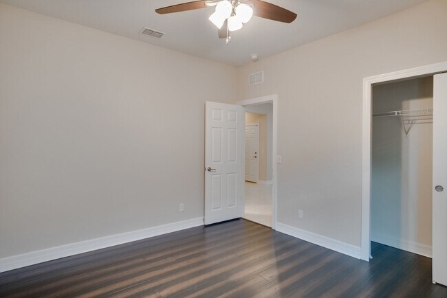 Building Photo - Stunning 3-Bedroom Pool Home with Bonus Room in the Gated Community of Lakeshore at Narcoossee