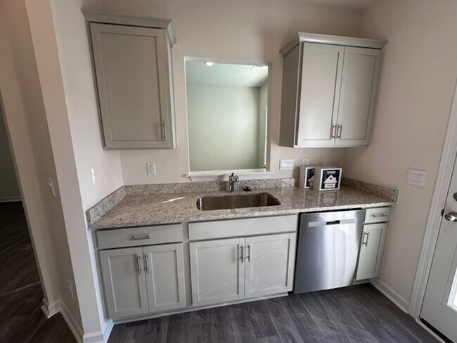 Building Photo - Graham