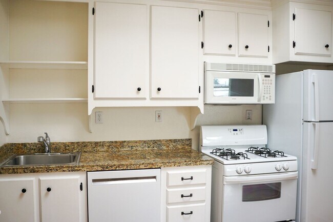 Building Photo - 1008 N Killingsworth St