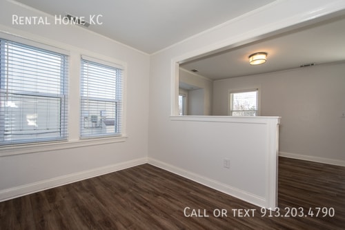 Building Photo - 8033 Robinson-